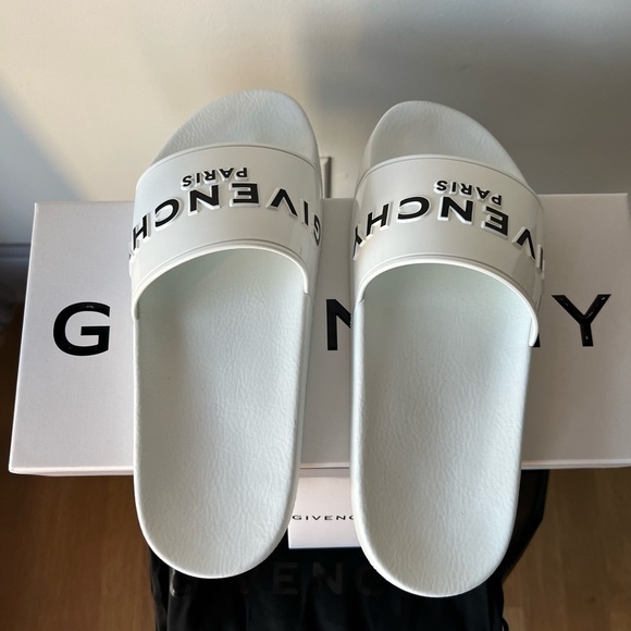 Givenchy Logo-Embossed Pool Slide Sandals - Picture 9 of 14
